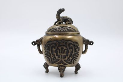 CHINE, XXe SIÈCLE
Brûle parfum quadripode...