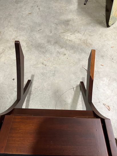 SUITE DE DOUZE CHAISES en bois exotique....