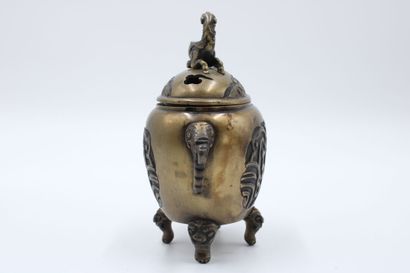 CHINE, XXe SIÈCLE
Brûle parfum quadripode...