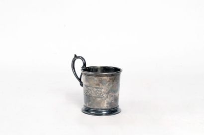 Tasse en métal argenté, lèvre et fond à ressaut,...