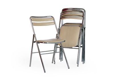 10 chaises pliantes en skai crème.
Hauteur:...