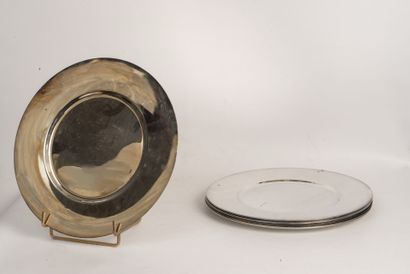 12 ASSIETTES de présentation en métal argenté...