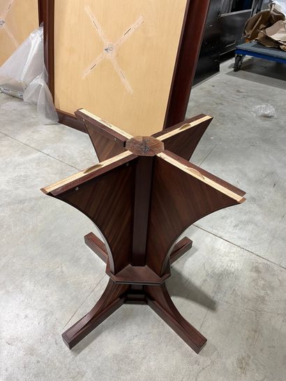 PAIRE DE TABLES BASSES
En bois, le plateau...
