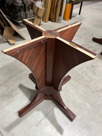 PAIRE DE TABLES BASSES
En bois, le plateau...