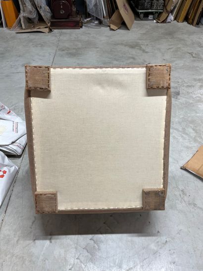 FAUTEUIL DE FORME CATHÉDRALE
Avec coussin...