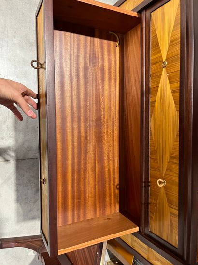 SEMAINIER EN BOIS 
Recouvert de marqueterie...