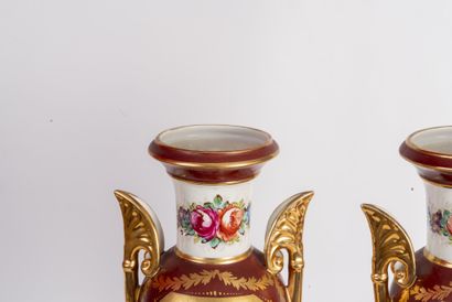 Dans le goût de Sèvres
Paire de vases balustre...