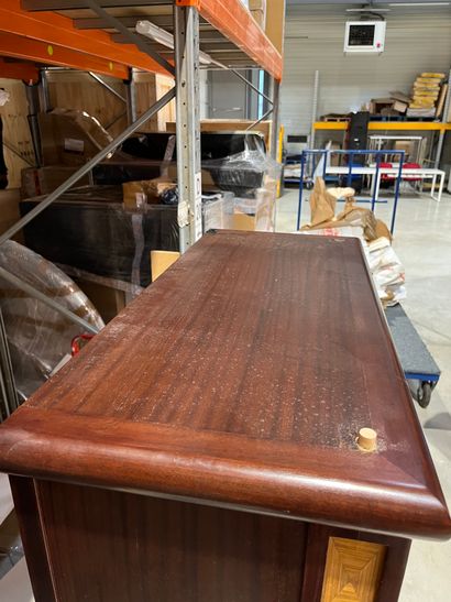 SEMAINIER EN BOIS 
Recouvert de marqueterie...