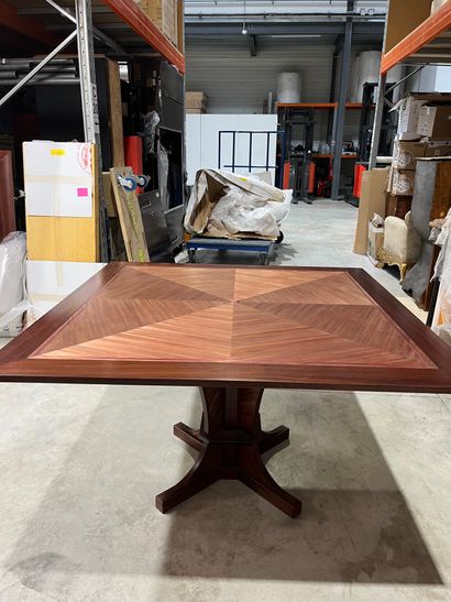 PAIRE DE TABLES BASSES
En bois, le plateau...