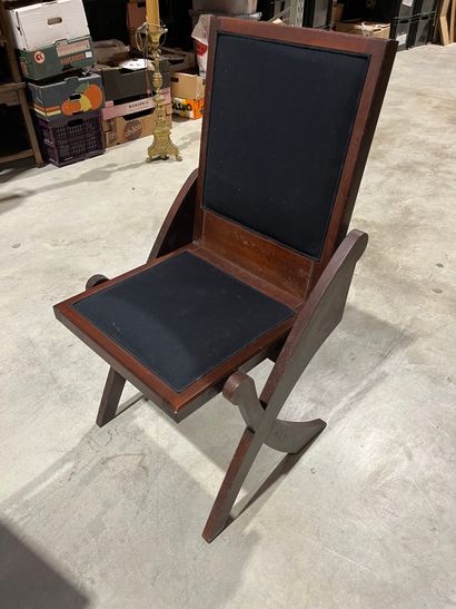SUITE DE DOUZE CHAISES en bois exotique....