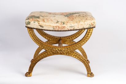 Tabouret curule en bois doré ( redoré) et...