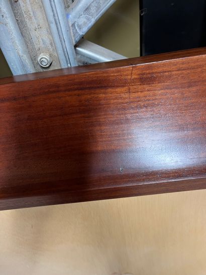 PAIRE DE TABLES BASSES
En bois, le plateau...