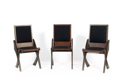 SUITE DE DOUZE CHAISES en bois exotique....