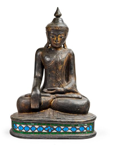 Bouddha en plâtre laqué noir et or dans la...