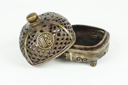 CHINE, XXe SIÈCLE
Petit vase balustre en...
