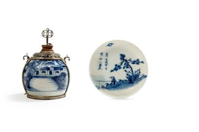 VIETNAM, VERS 1900
Lot de deux porcelaines...