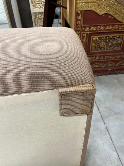 FAUTEUIL DE FORME CATHÉDRALE
Avec coussin...