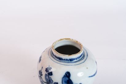 DELFT, XIXe SIÈCLE
Petit vase balustre en...