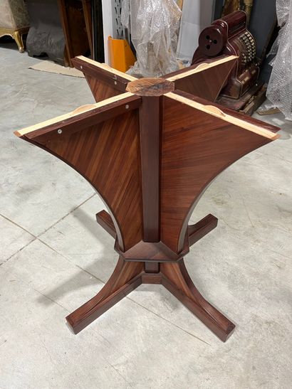 PAIRE DE TABLES BASSES
En bois, le plateau...