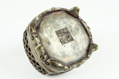 CHINE, XXe SIÈCLE
Petit vase balustre en...