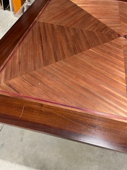 PAIRE DE TABLES BASSES
En bois, le plateau...
