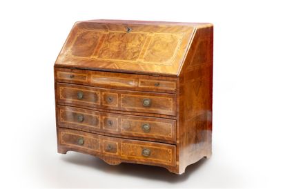 Commode alsacienne en bois de placage marqueté...