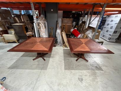 PAIRE DE TABLES BASSES
En bois, le plateau...