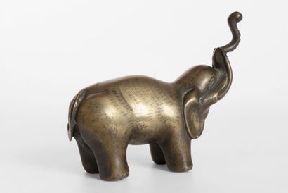 CHINE, XXe SIÈCLE
Deux éléphants en bronze...