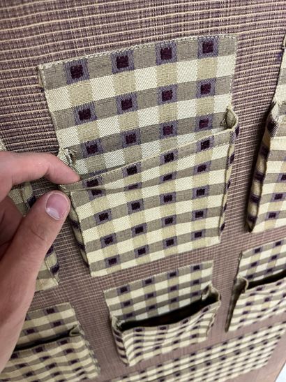 FAUTEUIL DE FORME CATHÉDRALE
Avec coussin...