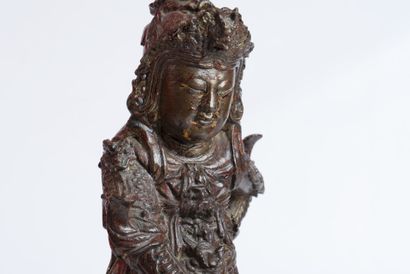 CHINE, VERS 1900
Sculpture en bronze avec...