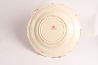 GIEN
Cinq assiettes en faïence à contours...