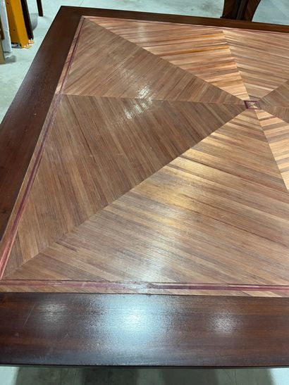 PAIRE DE TABLES BASSES
En bois, le plateau...