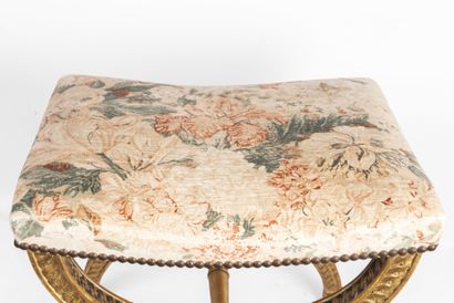 Tabouret curule en bois doré ( redoré) et...