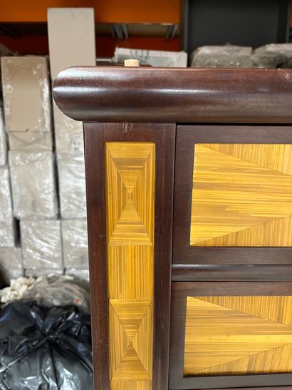 SEMAINIER EN BOIS 
Recouvert de marqueterie...