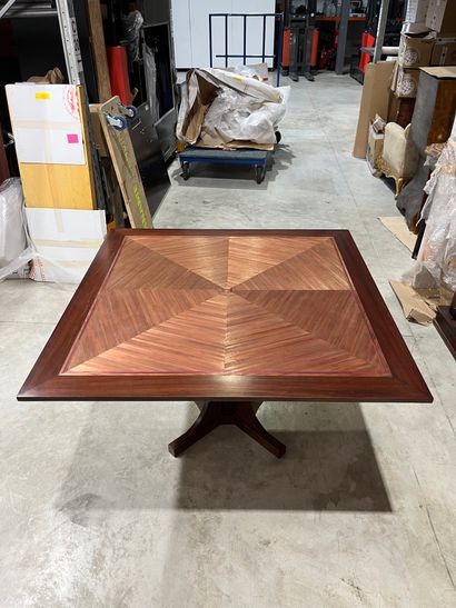 PAIRE DE TABLES BASSES
En bois, le plateau...