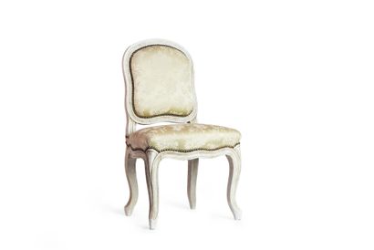 Chaise en bois laqué blanc en bois mouluré...