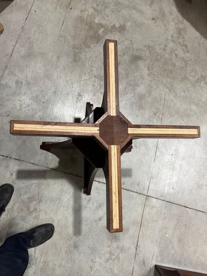 PAIRE DE TABLES BASSES
En bois, le plateau...