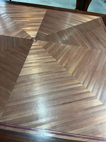 PAIRE DE TABLES BASSES
En bois, le plateau...