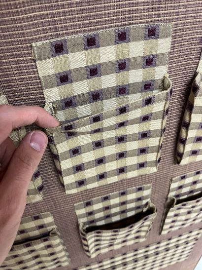 FAUTEUIL DE FORME CATHÉDRALE
Avec coussin...