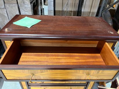 SEMAINIER EN BOIS 
Recouvert de marqueterie...