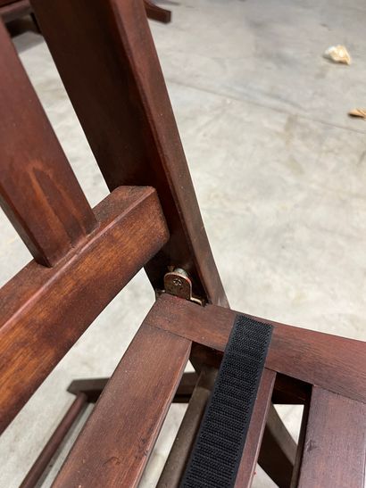 SUITE DE QUATRE CHAISES PLIANTES en bois...