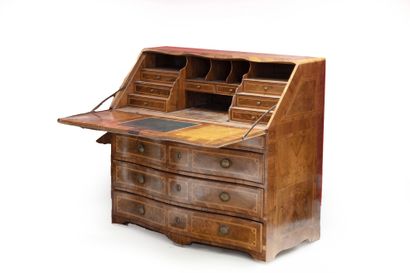 Commode alsacienne en bois de placage marqueté...