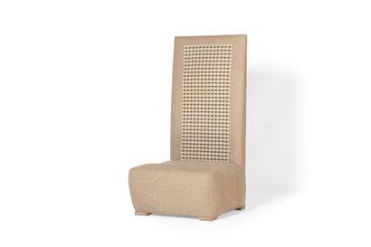 FAUTEUIL DE FORME CATHÉDRALE
Avec coussin...