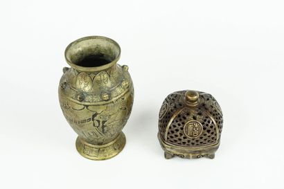 CHINE, XXe SIÈCLE
Petit vase balustre en...