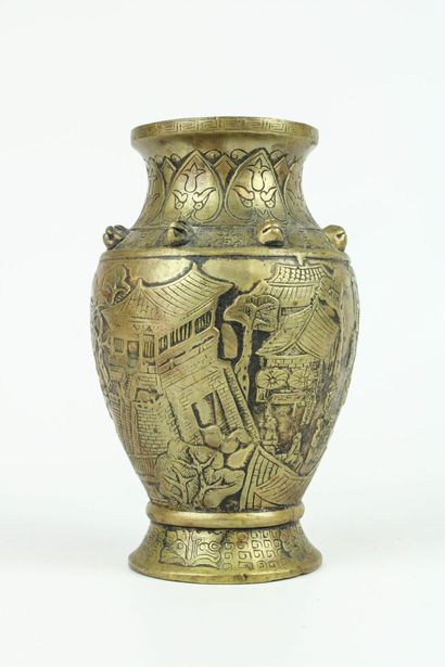 CHINE, XXe SIÈCLE
Petit vase balustre en...