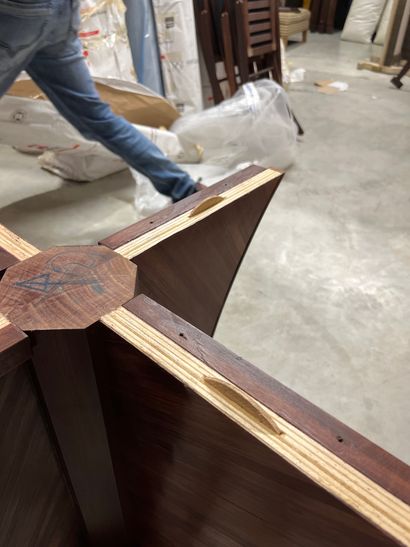PAIRE DE TABLES BASSES
En bois, le plateau...