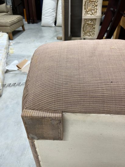 FAUTEUIL DE FORME CATHÉDRALE
Avec coussin...