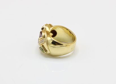 18K (750/1000) yellow gold ring set with...