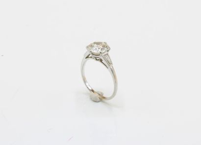 Solitaire ring in 18K (750/1000) white gold...