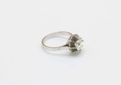 Solitaire ring in 18K (750/1000) white gold...